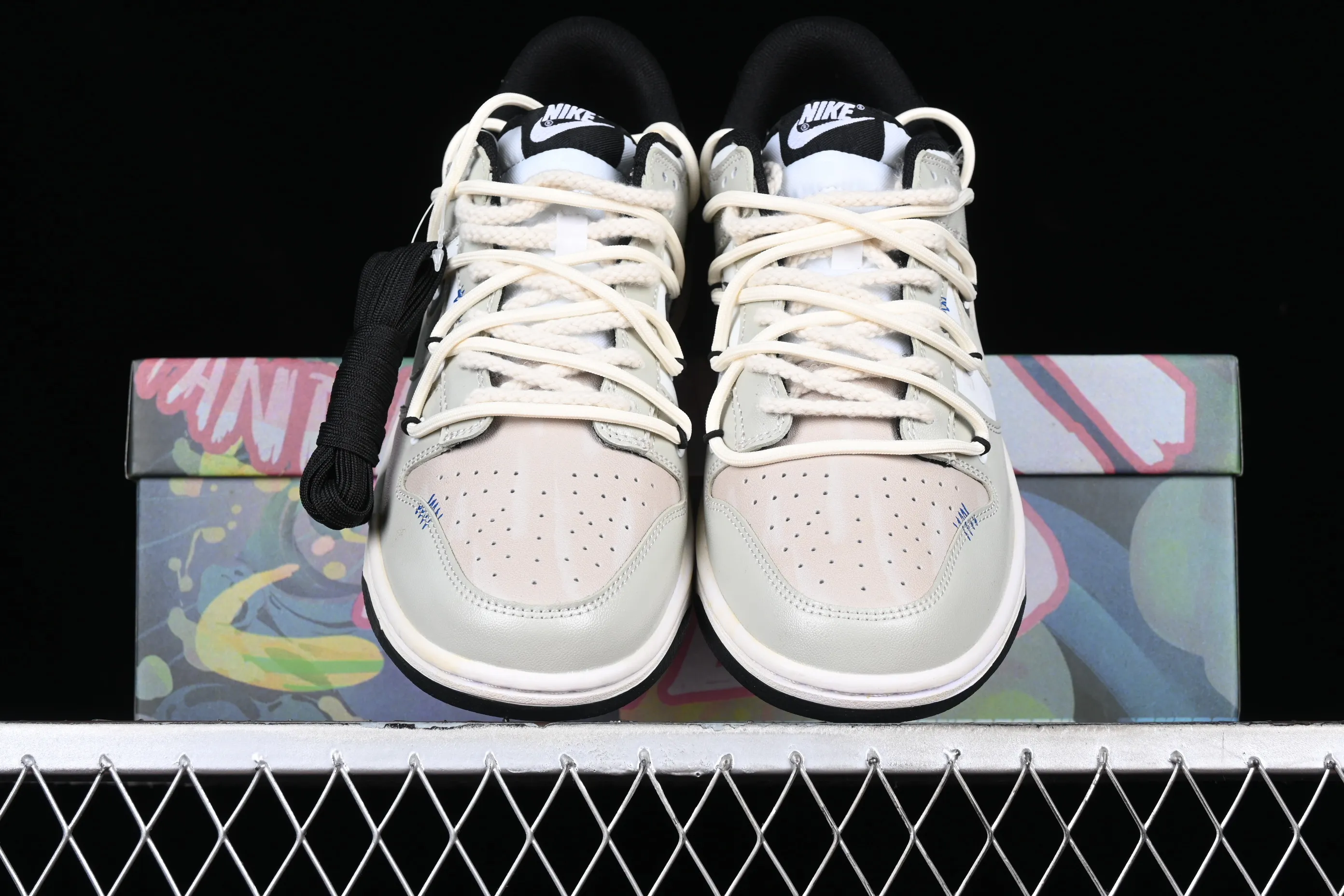 All Categories Nk SB Dunk Series Nk SB Dunk Low Low-top sneakers Customized large box Nk Dunk Low Panda Prank-Love Little Magic Card SB strap low-top casual sneakers DD1391-100
